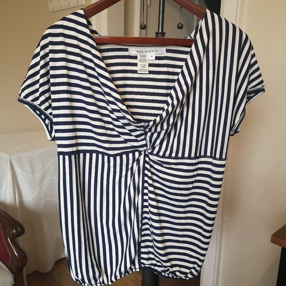 3/$20 Max Studio short sleeve top